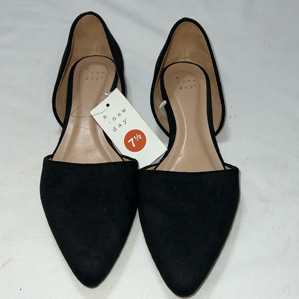 7 1/2 black a new day flats